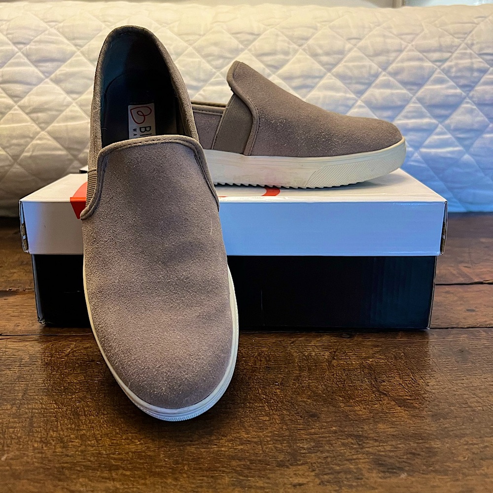 Blondo Riyan Sneaker. Size 7. Weatherproof suede. Mushroom.